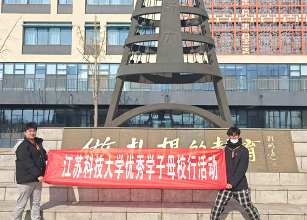 �ƴ�W��ĸУ�С�����퍾��t����������