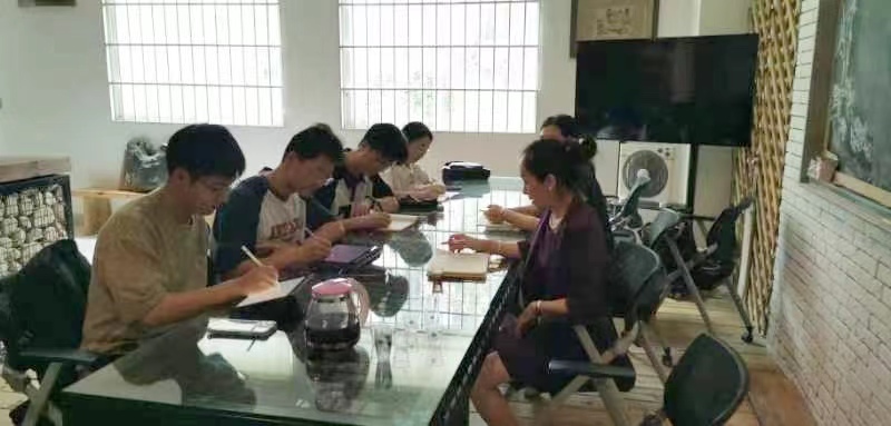 Ů��͑׃������ǰ�С�������Ůʿ���I����L