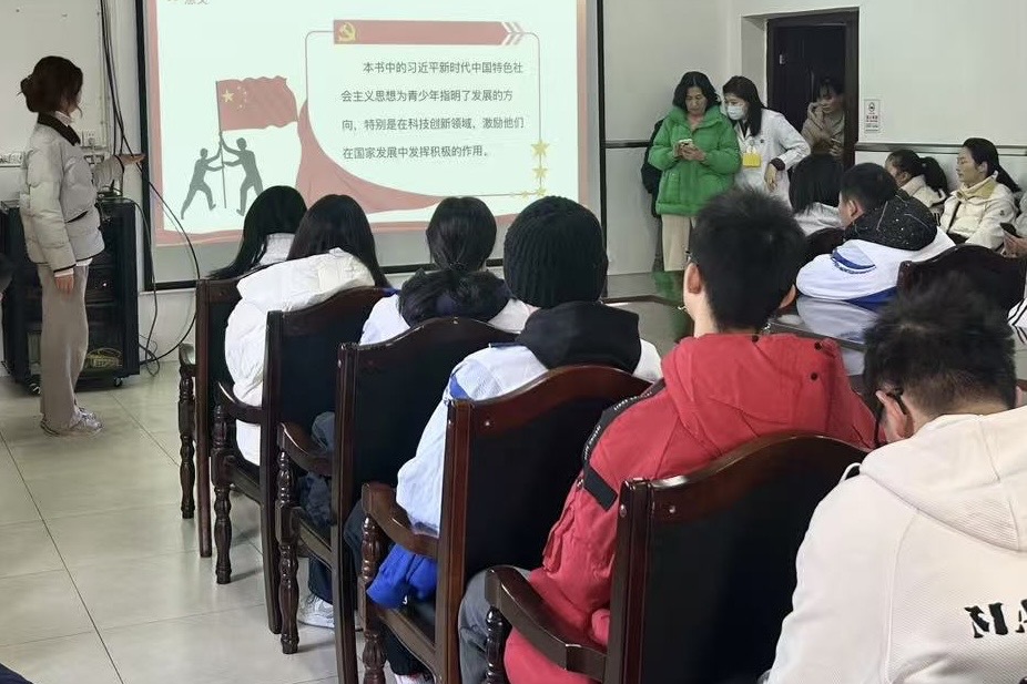 ���˼�Q��_չ�ԡ�����ƽ�c��W�����т���һ������A��������������v��