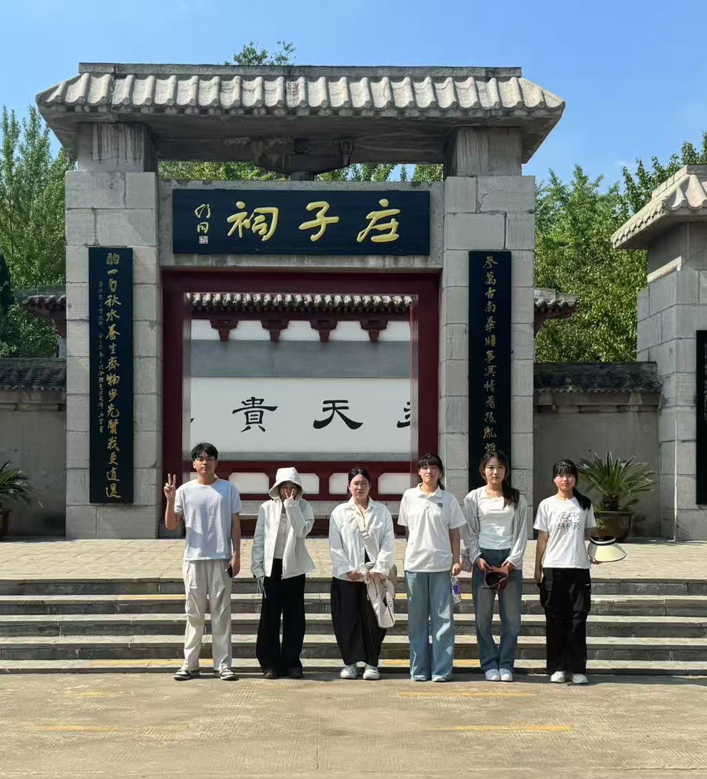 ����١������l����}��Ժ�W���ɳ��f�����У����ഺ����̽�Ļ����c��