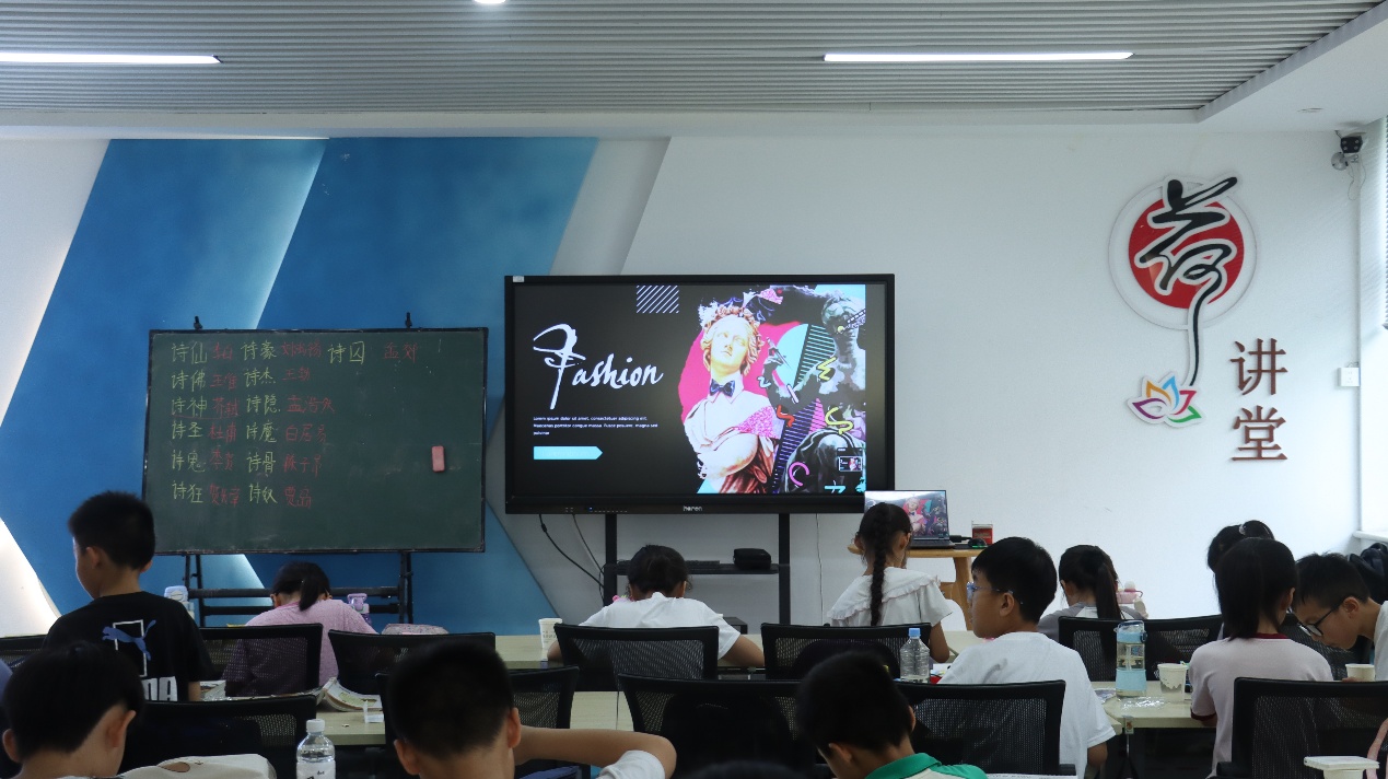 �̹P�Lͯ����ʯ��`��퍡������A�������`�F�ں��С�W�_չ���g��ɫ�n��